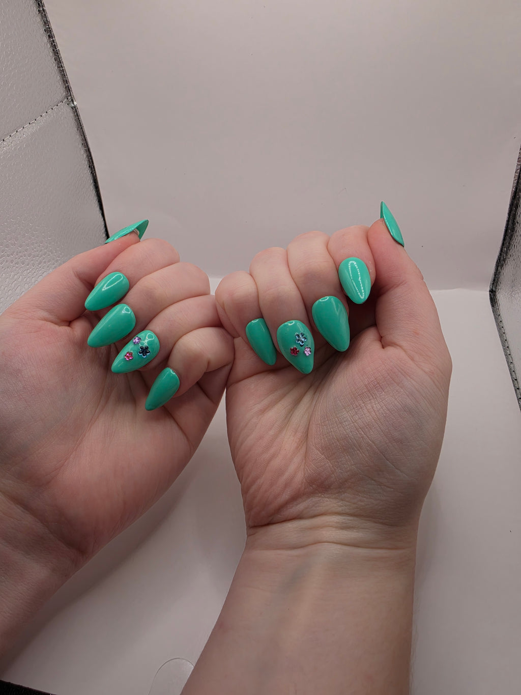#147 Base Coat: A summery sensational turquoise with three different colored flower charms (purple, light blue, and hot pink) inbedded into the accent ring finger nail featured on short almond nails